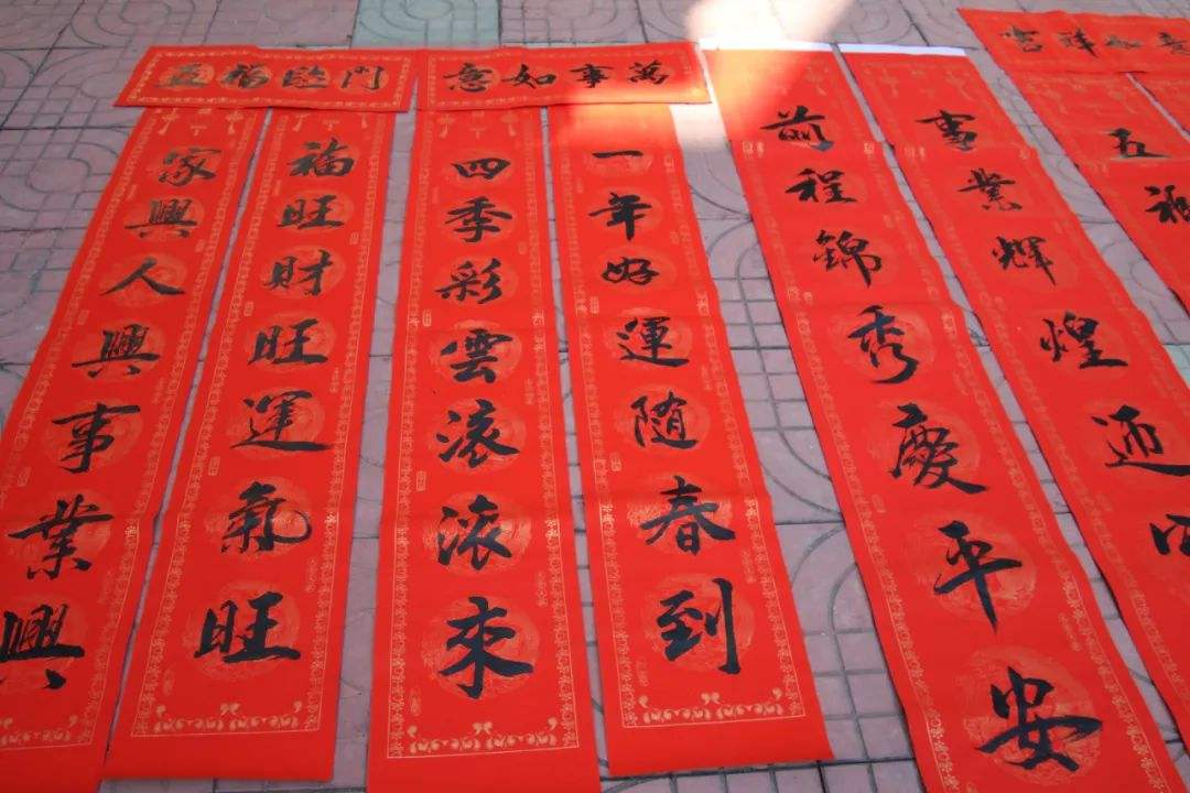 使用标准光源箱检测春联的颜色，有哪些优点？